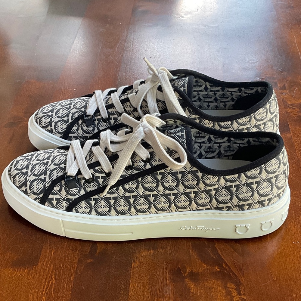 Salvatore Ferragamo Black & White Gancini Pattern Low-Top Sneakers